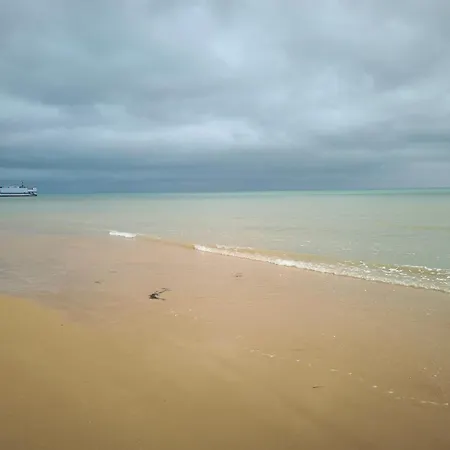 A Theme D-day - Situe A 15mn D'omaha - Animaux Ok - Terrain Clos - Aucuns Voisins - Wifi (adults Only) Cartigny-l'Epinay