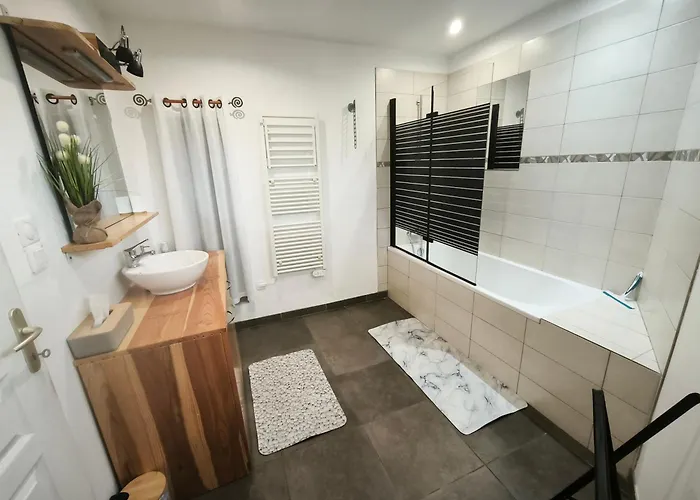 A Theme D-day - Situe A 15mn D'omaha - Animaux Ok - Terrain Clos - Aucuns Voisins - Wifi (adults Only) Prázdninový dům *